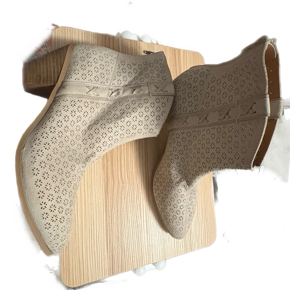 Cato Comfort Est Tan Ankle Boots with Perforated Design and Low Heel - Picture 4 of 9